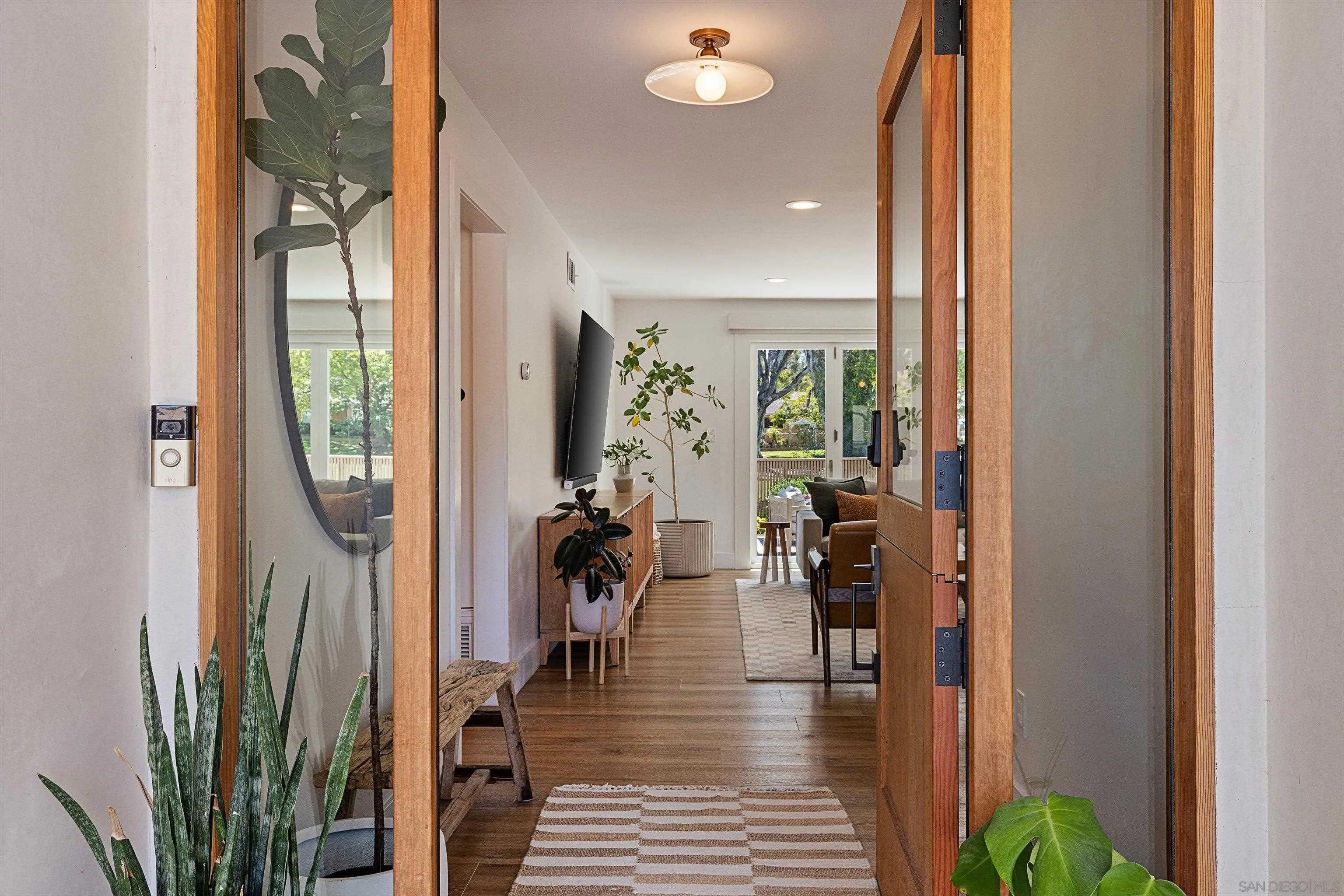 1063 San Julian
