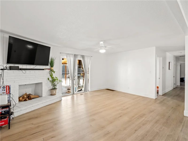 2984 E Norwich