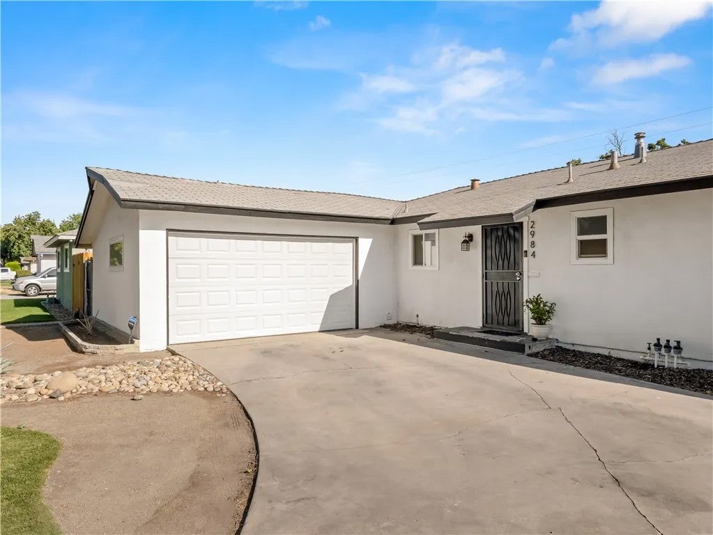 2984 E Norwich