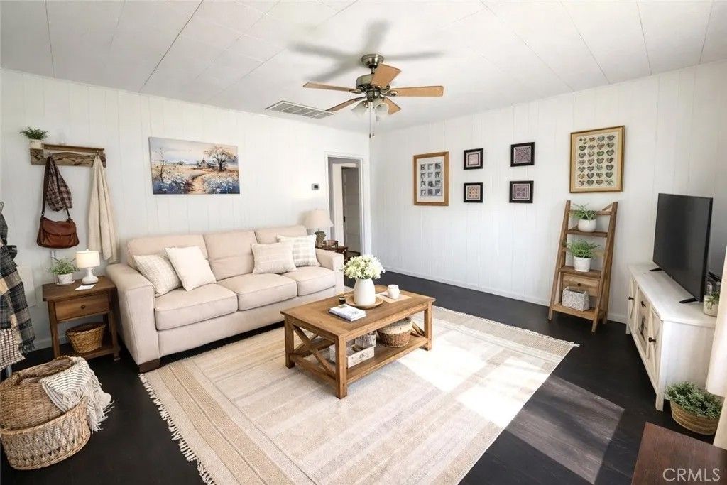 Photo of 633 E Walnut Street, Willows, CA 95988 (MLS # SN26044534)