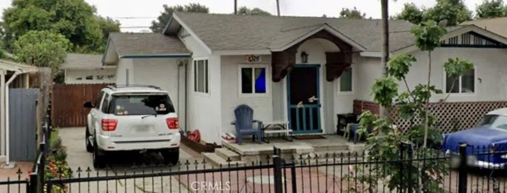 Photo of 1026 W Pine St, Santa Ana, CA 92703 (MLS # TR26000787)