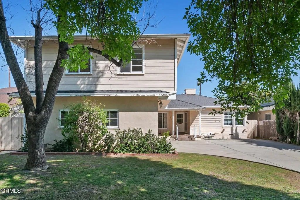 Photo of 17835 Tarzana Street, Los Angeles, CA 91316 (MLS # V1-35469)