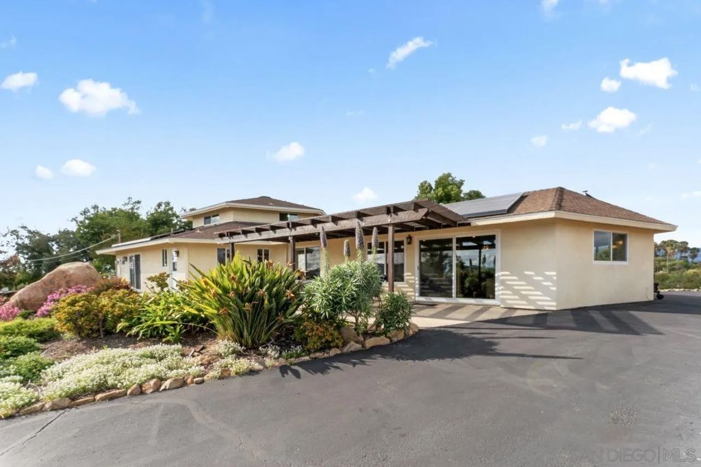 Photo of 28149 Orange Terrace, Valley Center, CA 92082 (MLS # 260004541)