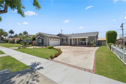 Photo of 402 E Hoover Avenue, Orange, CA 92867 (MLS # PW26128568)