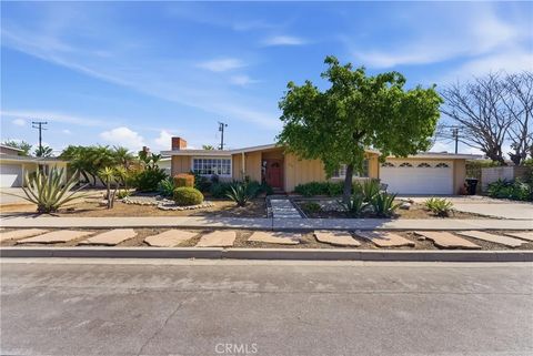 Photo of 3030 Samoa Pl, Costa Mesa, CA 92626 (MLS # OC26055156)
