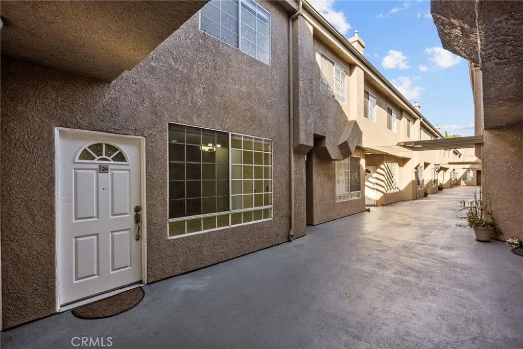 Photo of 18347 Saticoy Street #24, Reseda, CA 91335 (MLS # SR25281267)