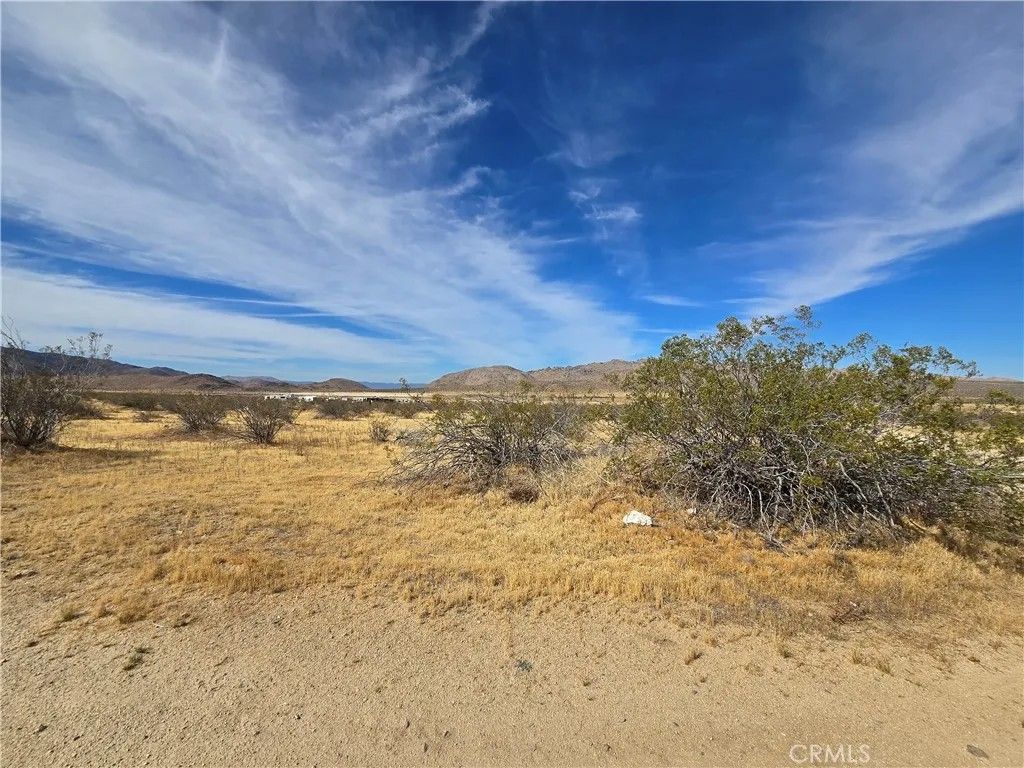 Photo of 0 Oldenberg Rd 0464-022-15, Apple Valley, CA 92307 (MLS # HD26089784)