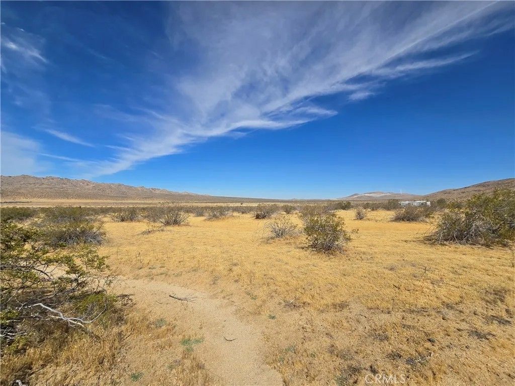 Photo of 0 Oldenberg Rd 0464-022-15, Apple Valley, CA 92307 (MLS # HD26089784)