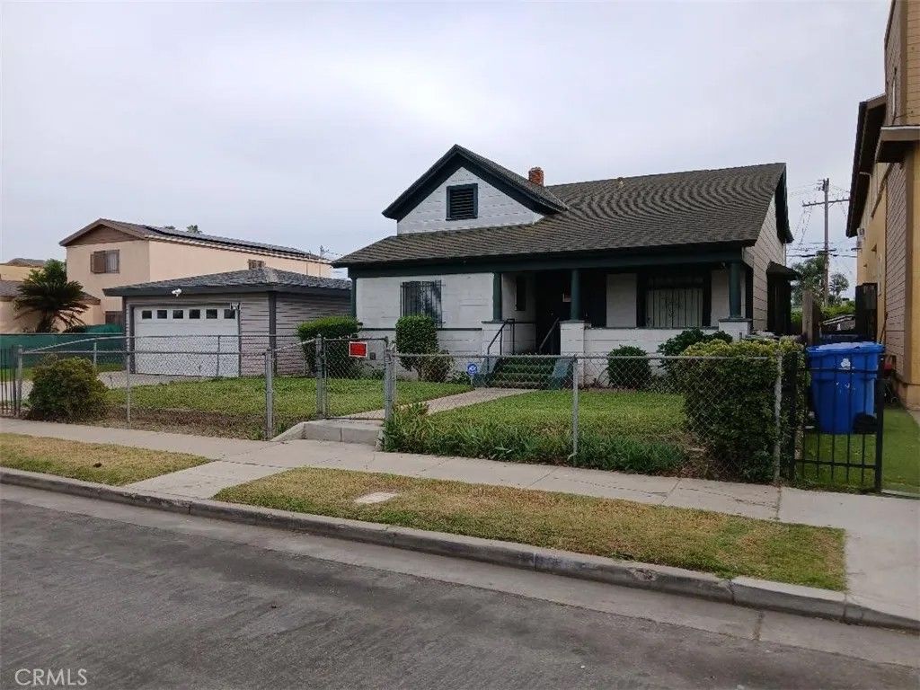 Photo of 940 W 78th St, Los Angeles, CA 90044 (MLS # PW26080739)