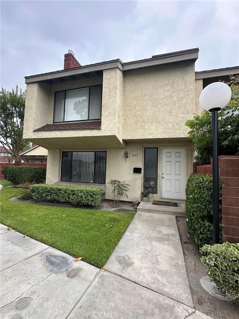 835 W Orangewood