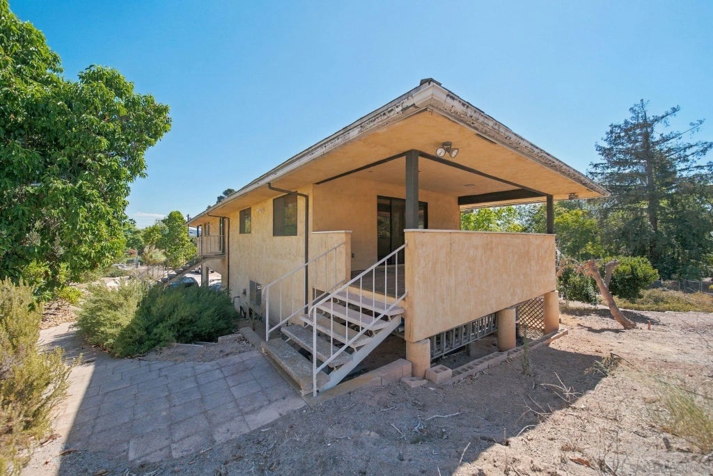 Photo of 4940 Alzeda Dr, La Mesa, CA 91941 (MLS # 260025914)