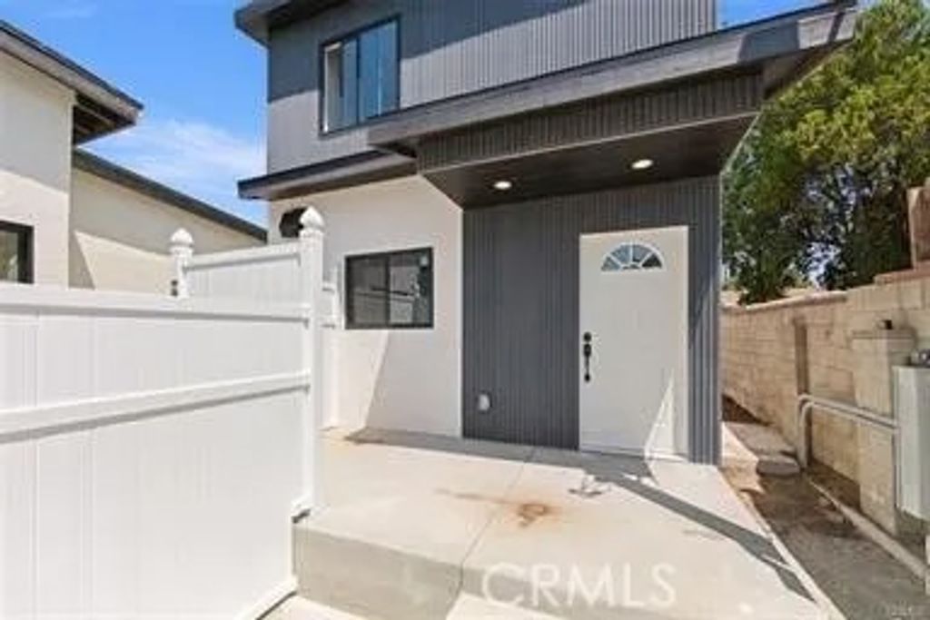 Photo of 20239 Hartland St, Winnetka, CA 91306 (MLS # SR25265613)