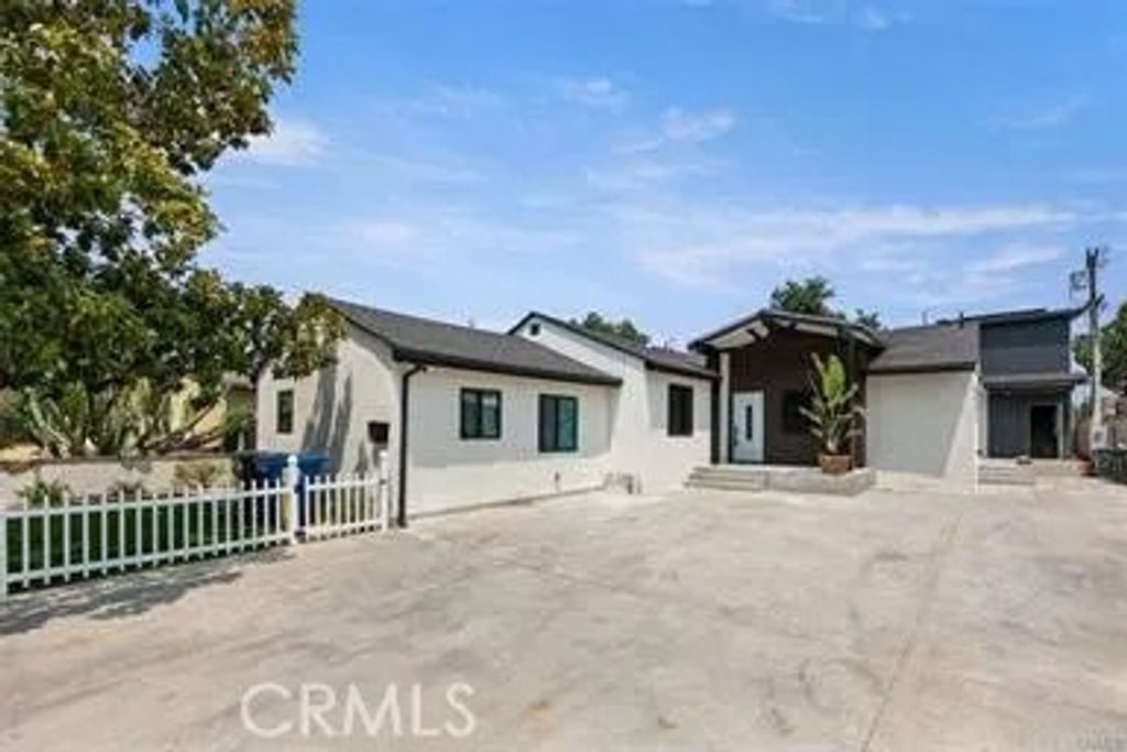 Photo of 20239 Hartland St, Winnetka, CA 91306 (MLS # SR25265613)