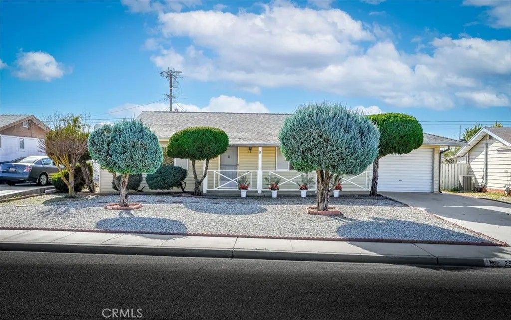 Photo of 29701 Thornhill Dr, Menifee, CA 92586 (MLS # IG26026250)