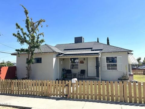 Photo of 100 East Kern Street, Taft, CA 93268 (MLS # V1-35248)