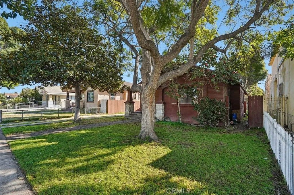Photo of 1334 E 9th Street, Long Beach, CA 90813 (MLS # SR26023945)