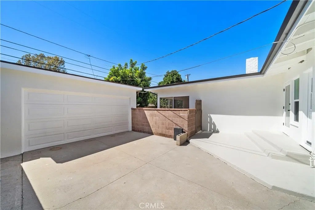 2929 N Studebaker