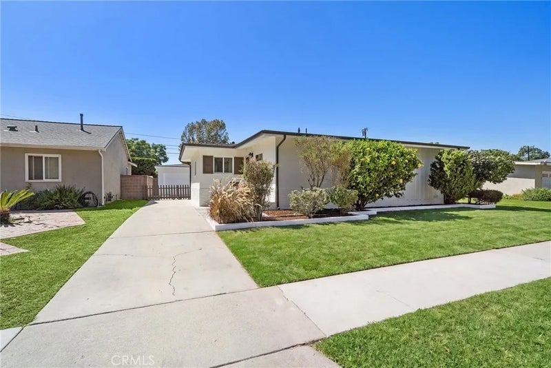 2929 N Studebaker