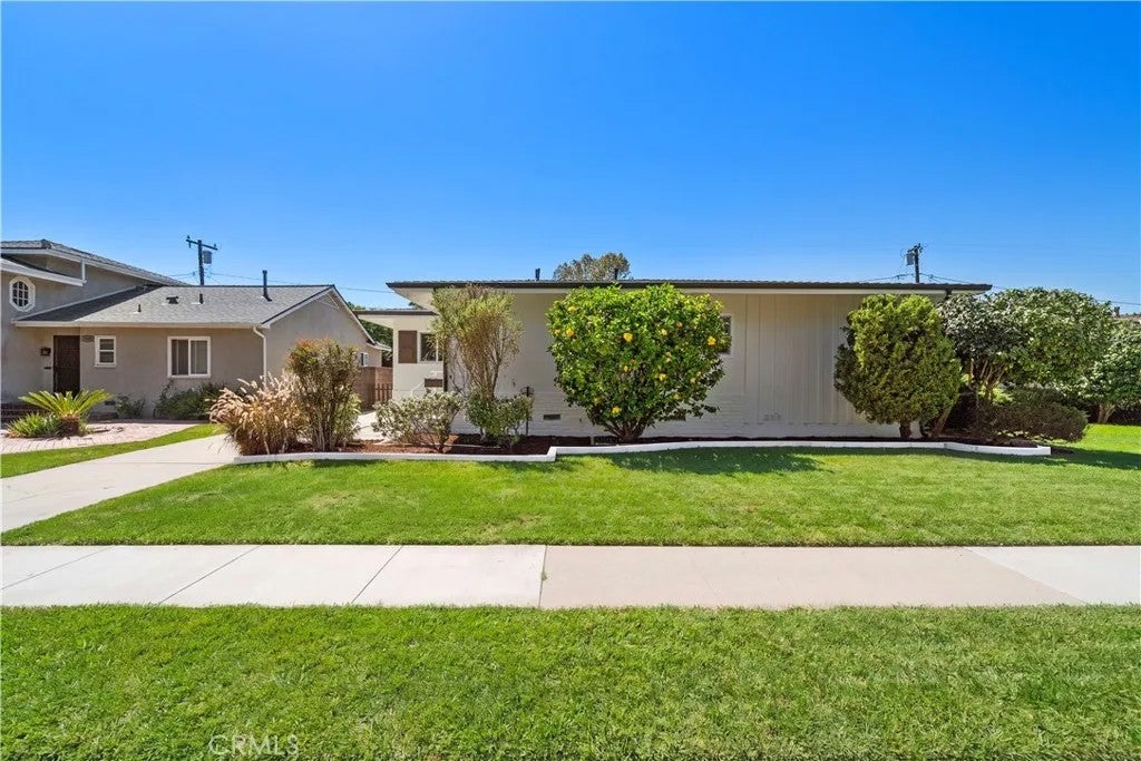 2929 N Studebaker
