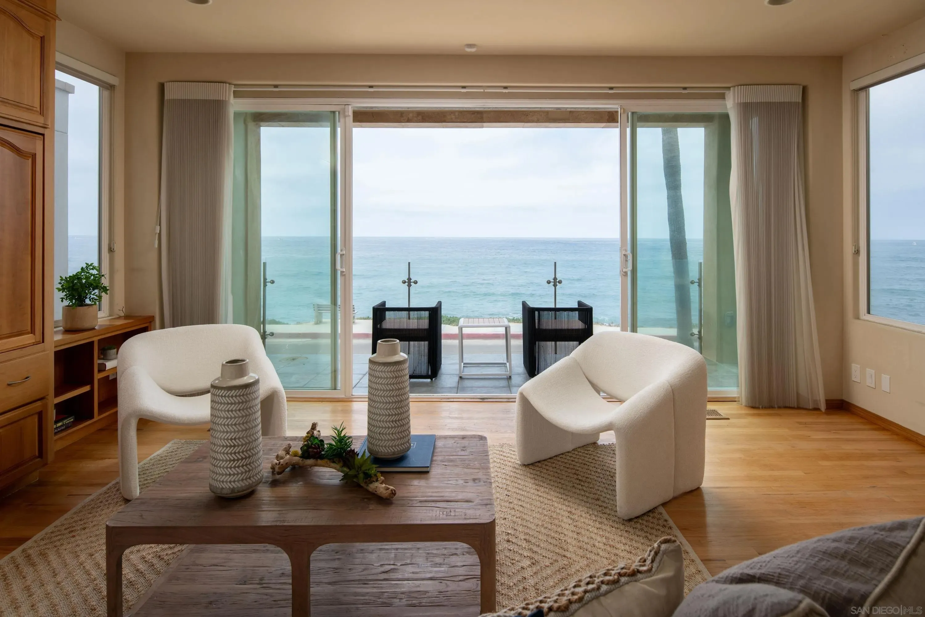 La Jolla, California 92037, United States, 4 Bedrooms Bedrooms, ,4 BathroomsBathrooms,Residential,Active,184616