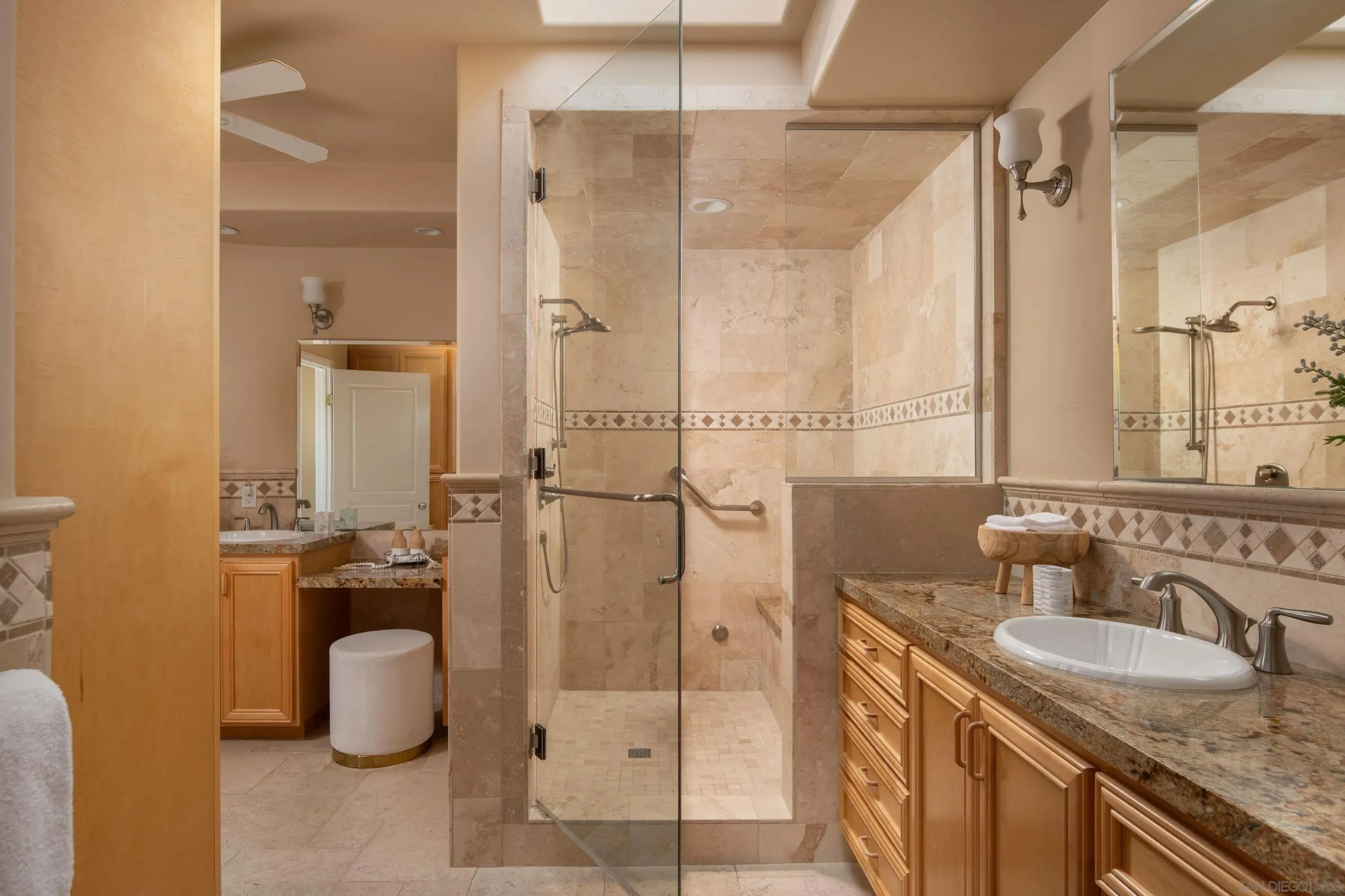 La Jolla, California 92037, United States, 4 Bedrooms Bedrooms, ,4 BathroomsBathrooms,Residential,Active,184616