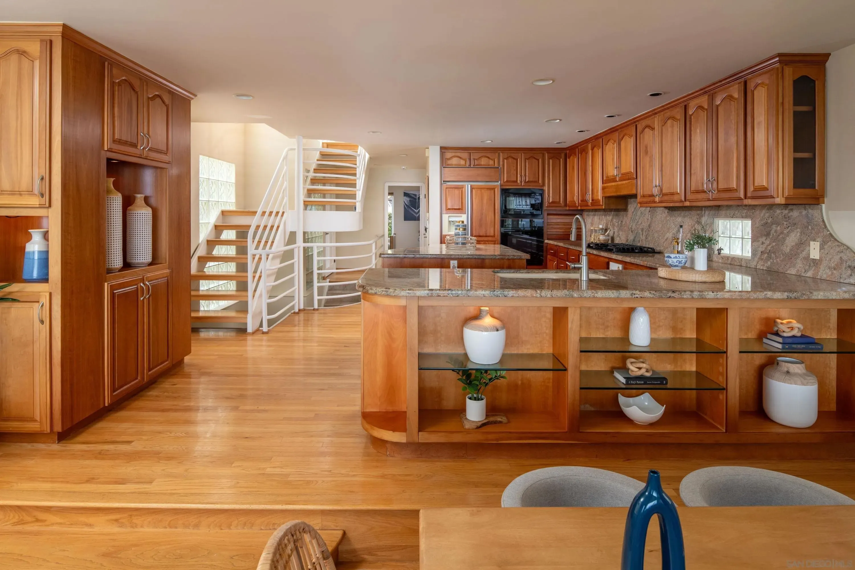 La Jolla, California 92037, United States, 4 Bedrooms Bedrooms, ,4 BathroomsBathrooms,Residential,Active,184616