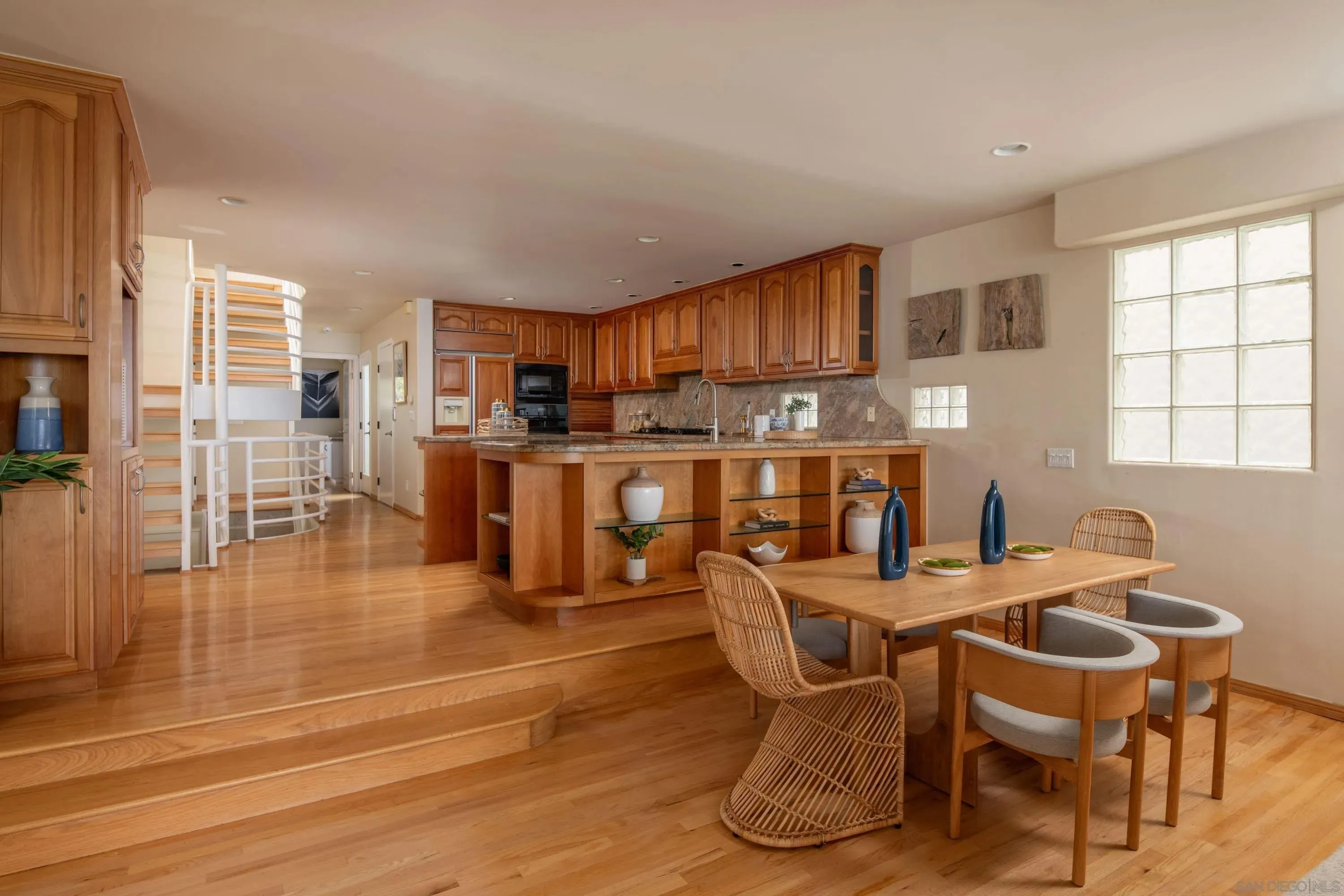 La Jolla, California 92037, United States, 4 Bedrooms Bedrooms, ,4 BathroomsBathrooms,Residential,Active,184616