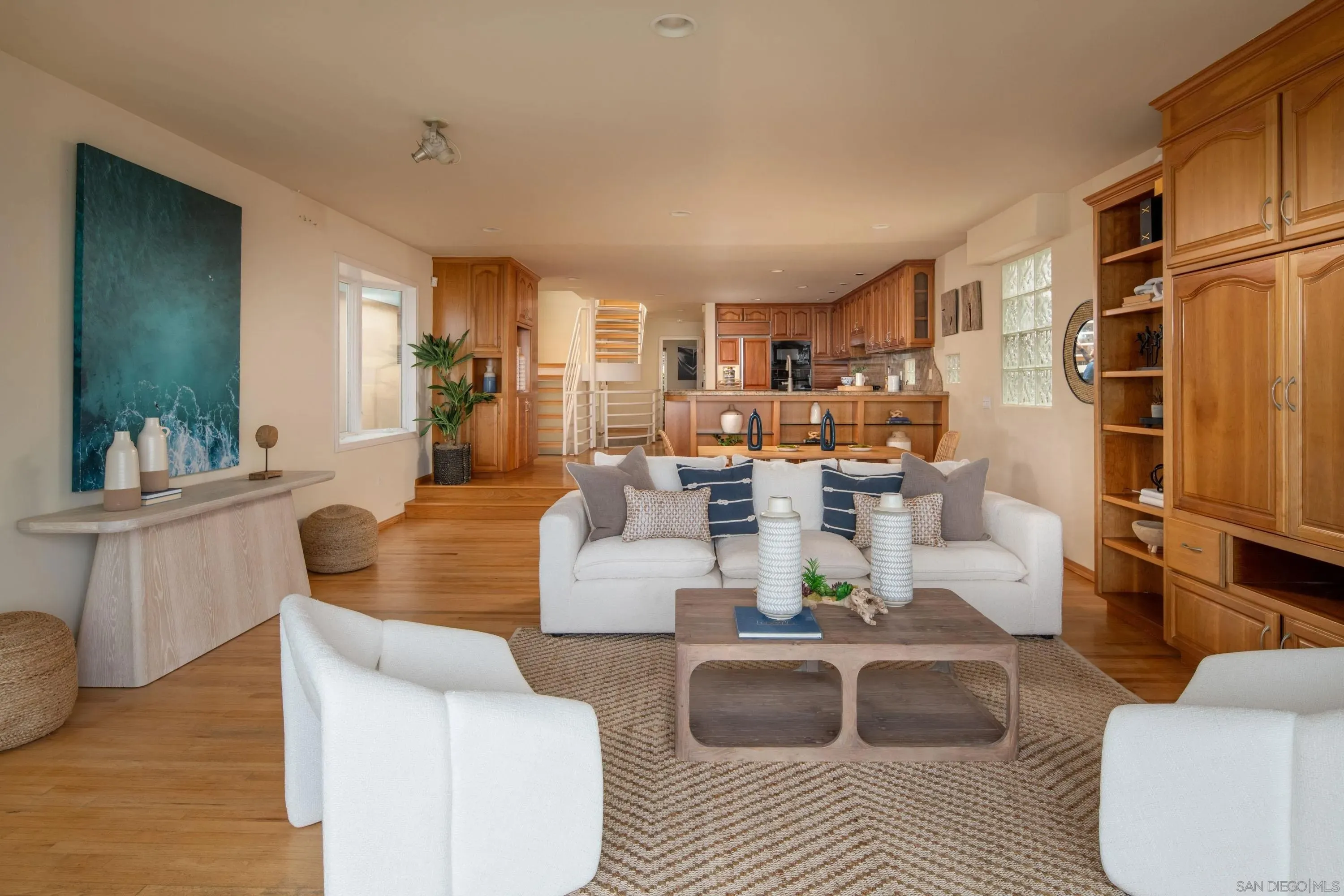 La Jolla, California 92037, United States, 4 Bedrooms Bedrooms, ,4 BathroomsBathrooms,Residential,Active,184616