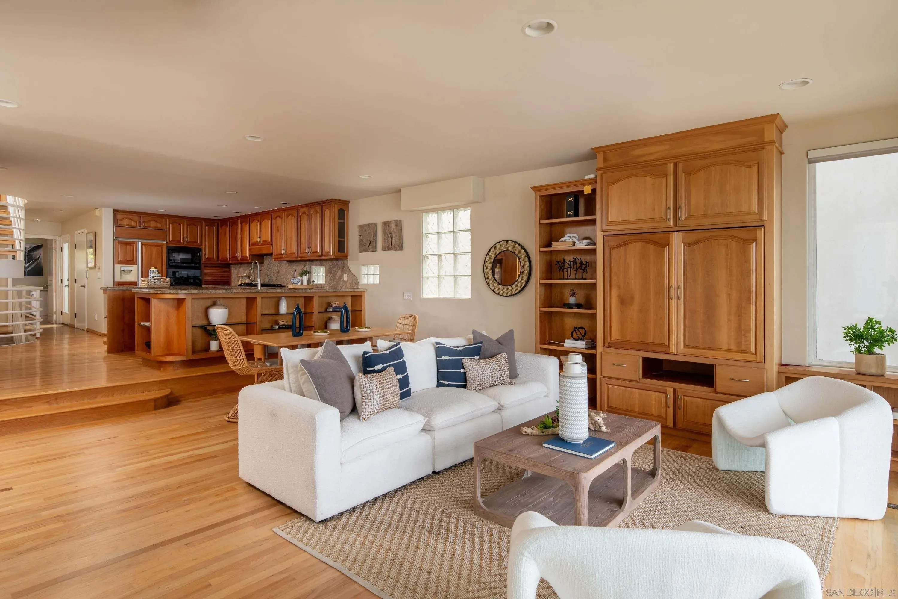 La Jolla, California 92037, United States, 4 Bedrooms Bedrooms, ,4 BathroomsBathrooms,Residential,Active,184616