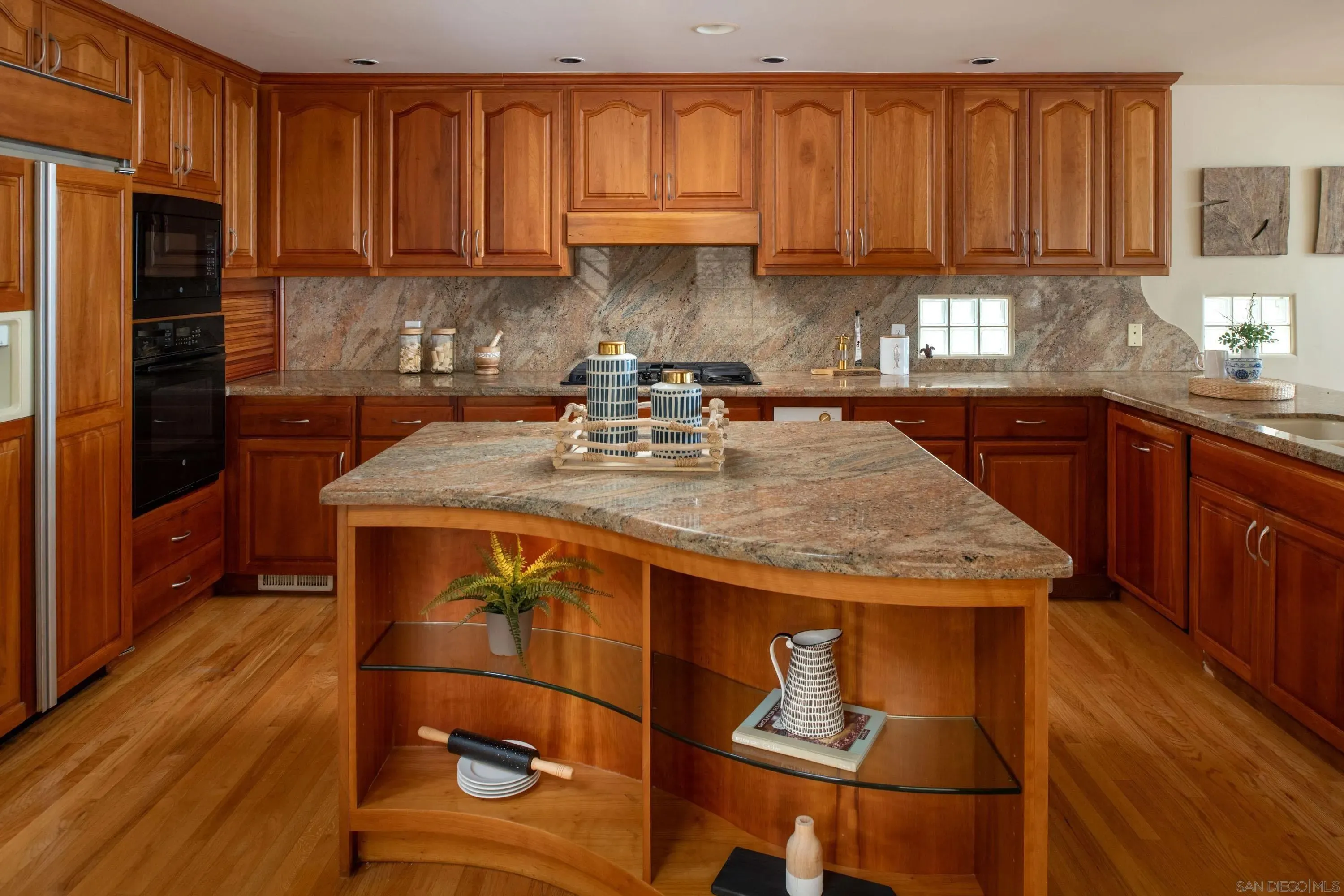 La Jolla, California 92037, United States, 4 Bedrooms Bedrooms, ,4 BathroomsBathrooms,Residential,Active,184616