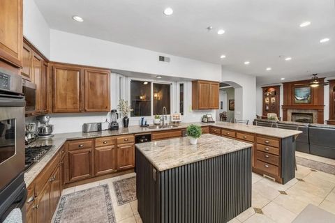 Tiny photo for 2270 Summit Drive, Escondido, CA 92025 (MLS # NDP2510267)