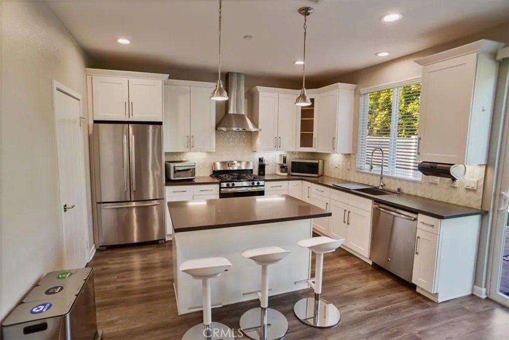 Photo of 15605 W Lilli Way, Van Nuys, CA 91406 (MLS # SR26049318)