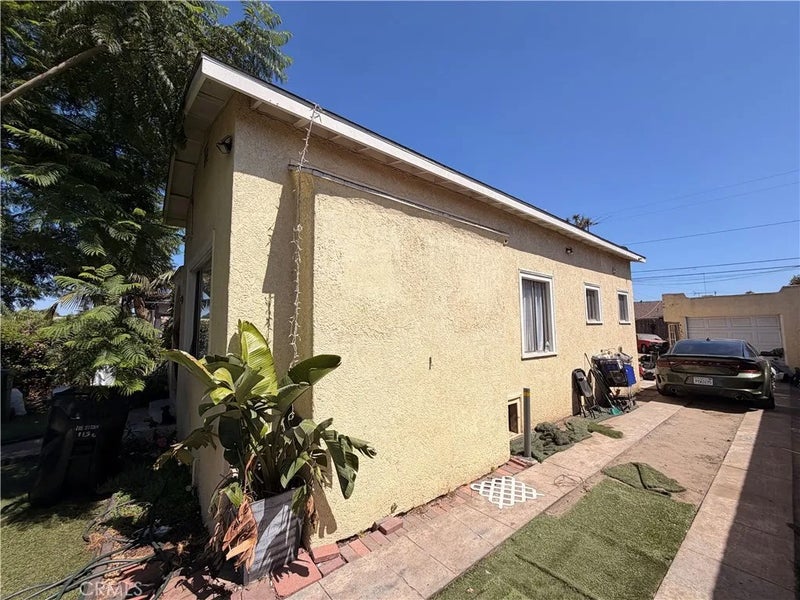 1156 E 65th