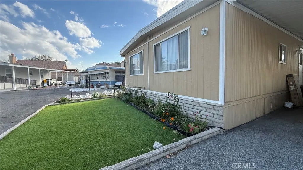 880 Lake North 4