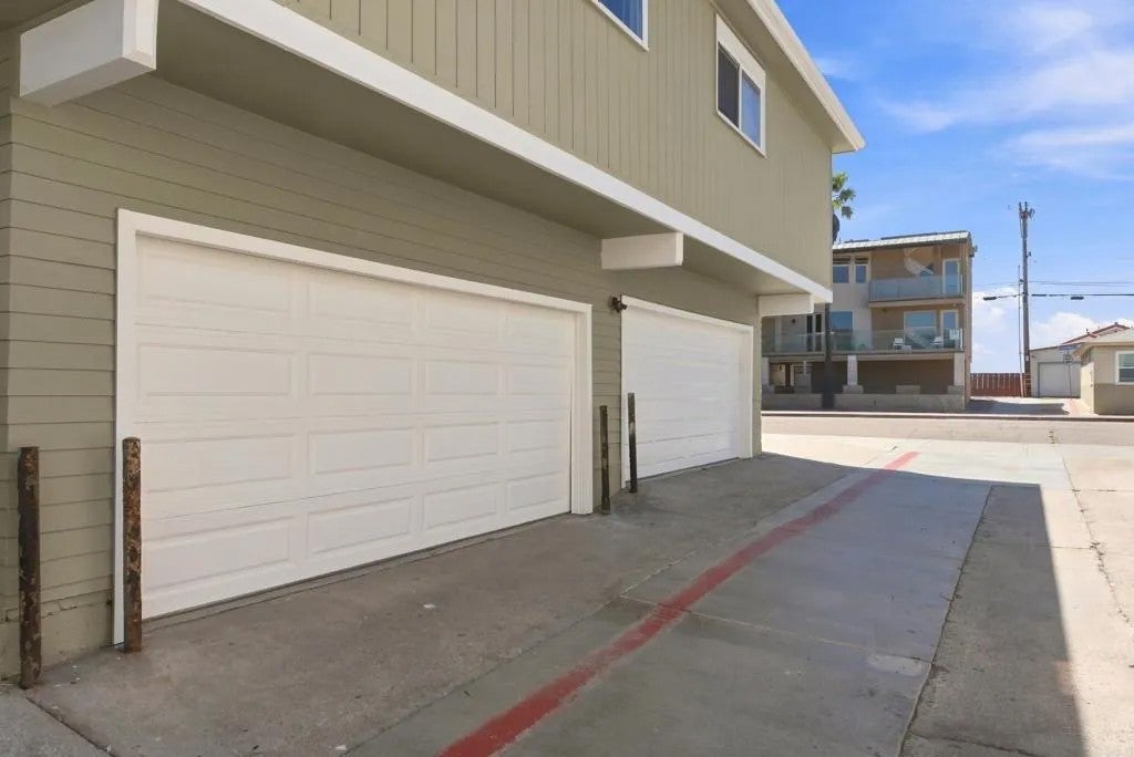 806 Manhattan Ct