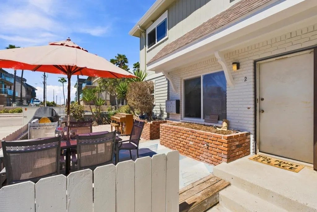 806 Manhattan Ct
