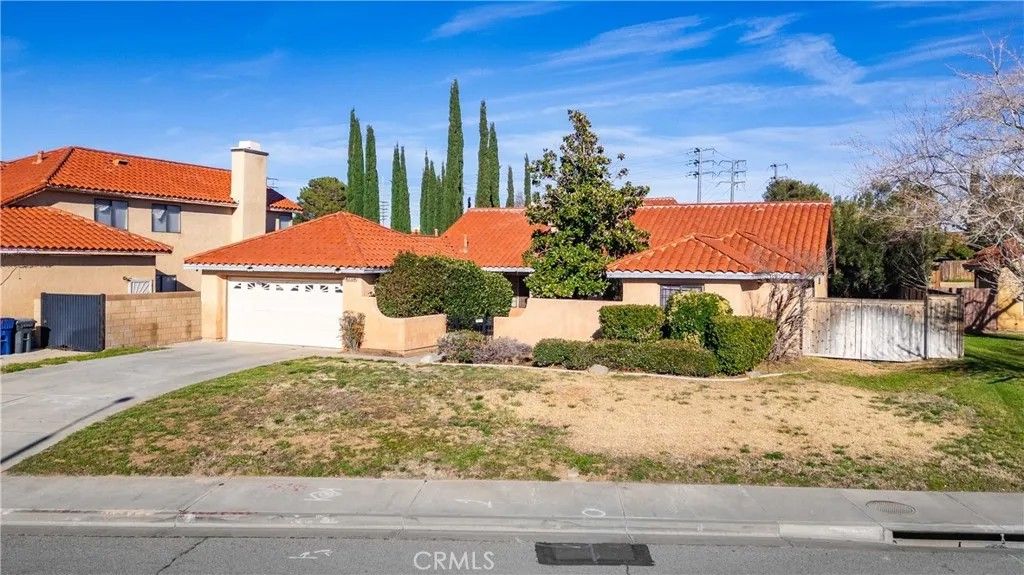 Photo of 42734 56th Street West St, Lancaster, CA 93536 (MLS # SR26042404)