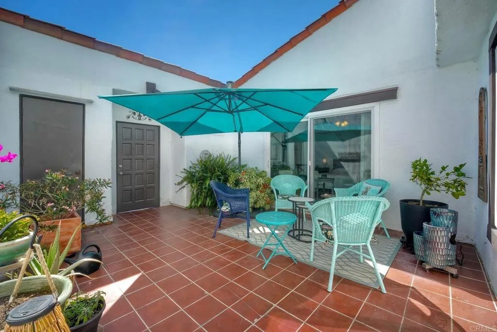 1208 La Paloma Glen