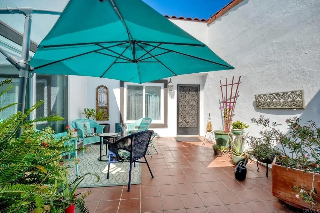 1208 La Paloma Glen