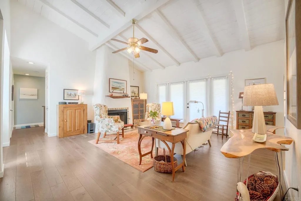 1208 La Paloma Glen