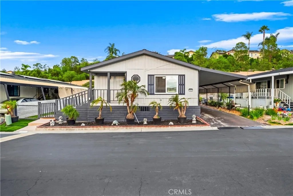 Photo of 200 S Emerald DR #22, Vista, CA 92081 (MLS # SW26176063)