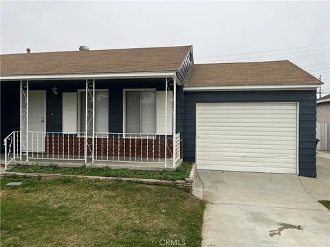 Tiny photo for 10341 Karmont Ave, South Gate, CA 90280 (MLS # OC25252981)