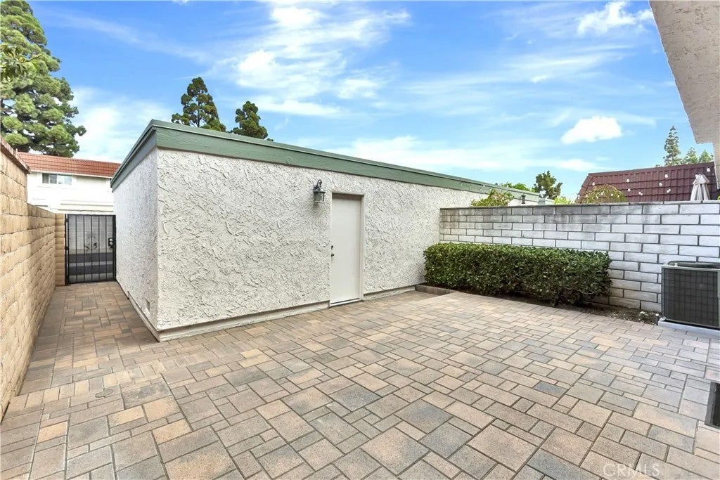 6907 Orangewood