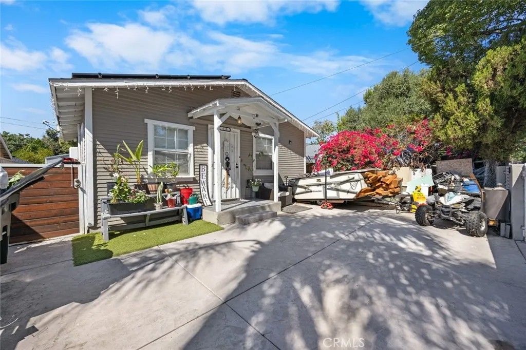 Photo of 610 S Vine Ave, Ontario, CA 91762 (MLS # PW26007332)