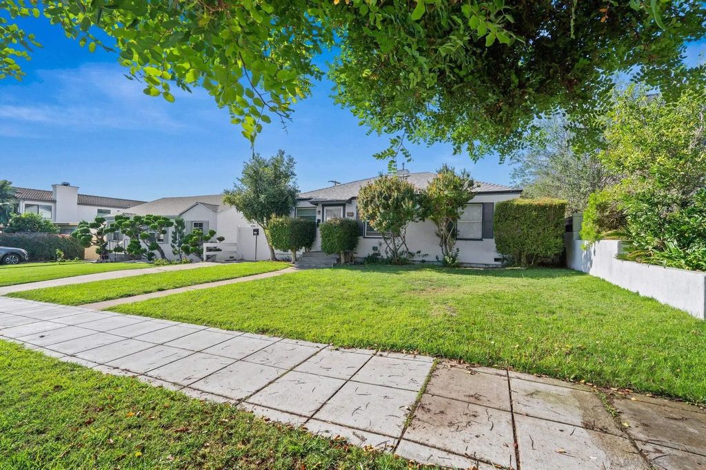 Photo of 326-28 H Ave, Coronado, CA 92118 (MLS # 250045763)