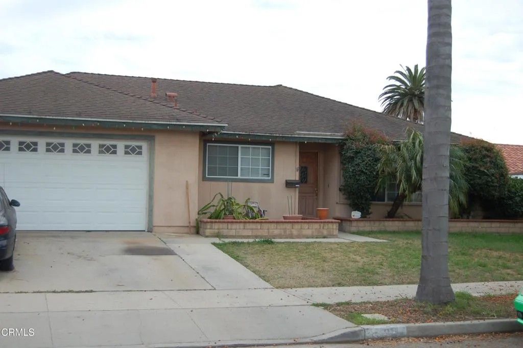 Photo of 1920 Oneida Place, Oxnard, CA 93030 (MLS # V1-33486)