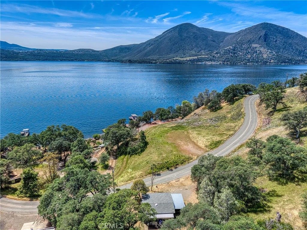 10670 Lakeshore Drive