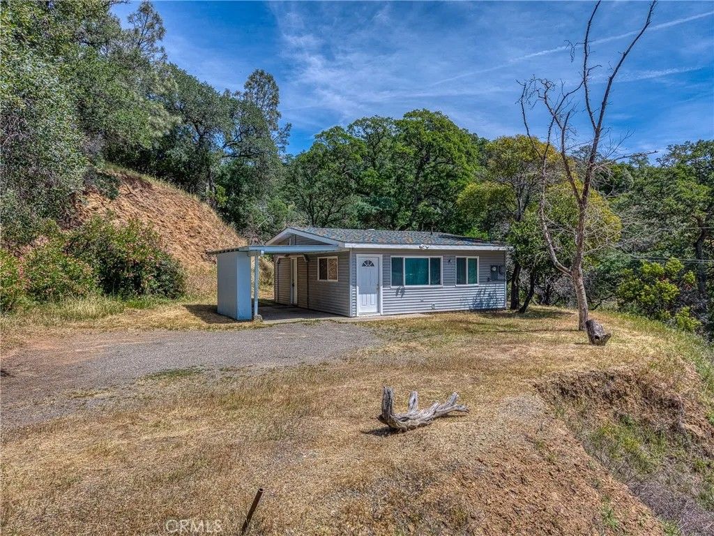 Photo of 10670 Lakeshore Drive, Clearlake, CA 95422 (MLS # LC26085011)