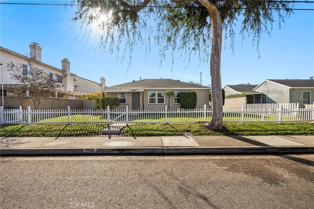 Photo of 2100 W Valencia Drive, Fullerton, CA 92833 (MLS # OC25278024)