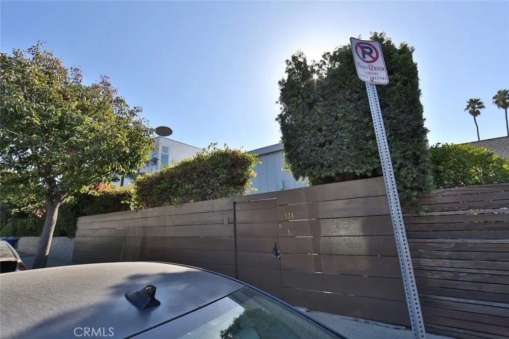 Photo of 534 Broadway St, Venice, CA 90291 (MLS # SR26033105)